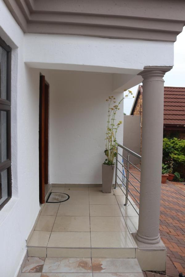 Tlelakufuma Guest House Johannesburg Eksteriør billede